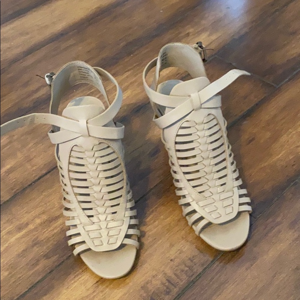 American eagle heels